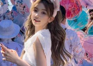 丽柜 – 快来体验怡萱的油亮摄影艺术，免费的高清原图等你来下载！