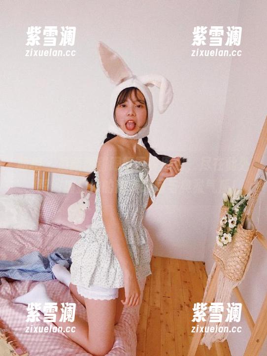 丽柜-甜甜 丽柜 - 最新甜甜眼镜写真图包,尽在此处,瞬间捕捉她的甜美瞬间与典雅气质!