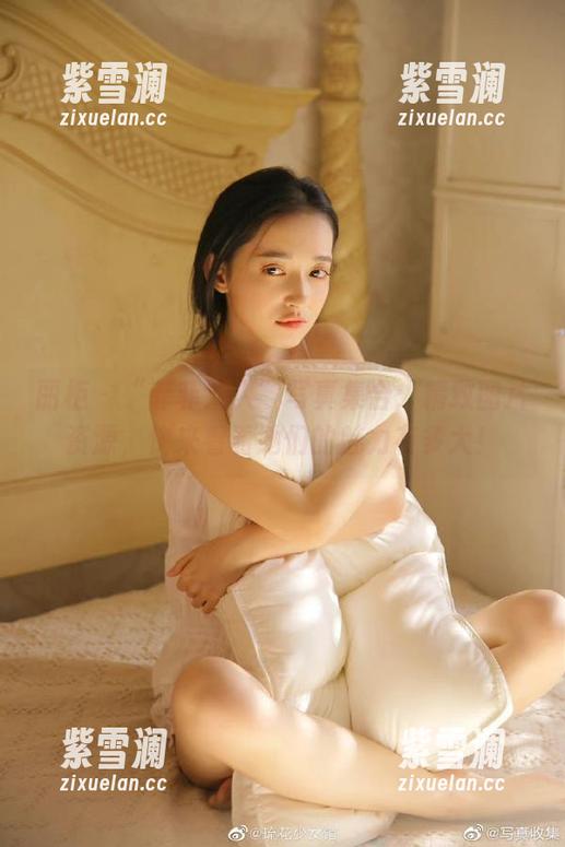 丽柜 - “菲菲双人”写真集合：精致图片资源，快来看看她们的魅力有多大！