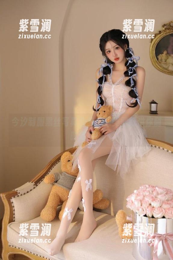 今汐 今汐制服黑丝写真合集,超美壁纸供你随时使用!
