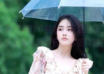 克拉女神 – YOYO的私拍资源分享，套装造型让每个瞬间都充满故事感！