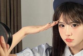 克拉女神 – 佳莹办公室私拍合集，透视她不一样的职场风貌与个性魅力