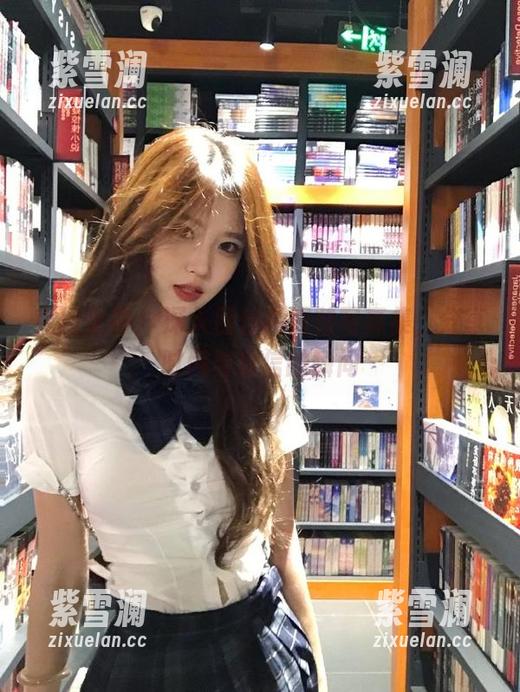 克拉女神 - 深入吕佳高跟鞋写真集，分享时尚与自信的瞬间
