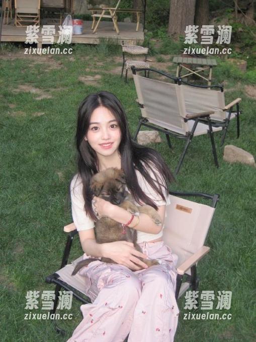 克拉女神 - 丝袜搭配嘉萌的幽默：让你笑出声的套图合集等你来翻阅！