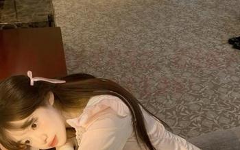 克拉女神 – 感受艺术气息，珊珊教室美图下载带给你视觉盛宴！