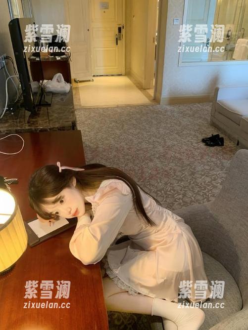 克拉女神-珊珊 克拉女神 - 感受艺术气息,珊珊教室美图下载带给你视觉盛宴!