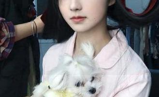 克拉女神 – 菲菲清纯图包，观看这份纯粹之美，仿佛回到无忧无虑的青春时光！