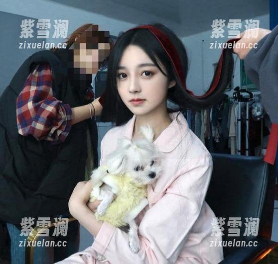 克拉女神-菲菲 克拉女神 - 菲菲清纯图包,观看这份纯粹之美,仿佛回到无忧无虑的青春时光!
