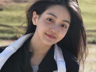 克拉女神 – 眼镜控必看！赵雨静的高清写真让你重新定义‘酷’与‘搞笑’！