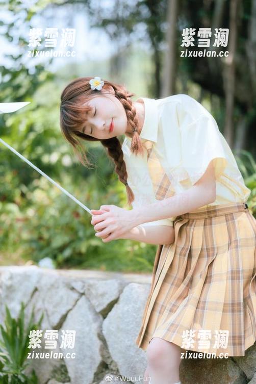 克拉女神 - 深入静宜办公室的世界，细腻图包为你呈现迷人瞬间
