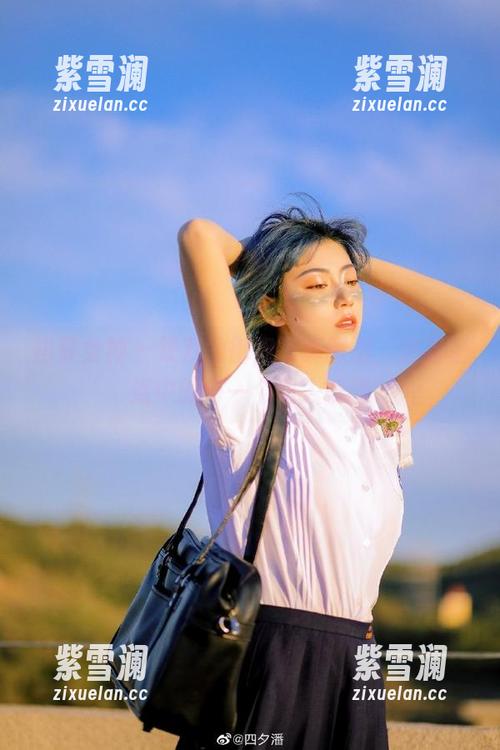 初夏女神-双双 初夏女神 - 双双的御姐写真图册,捕捉生活中的每一个动人瞬间