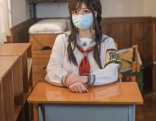 图片新体验：啊日日_Ganlory豹纹写真，带你走入一个充满魅力的视觉空间！