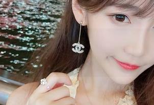 独家揭秘：啾小妍Deer秘书艺术照背后的故事和精彩作品原图！