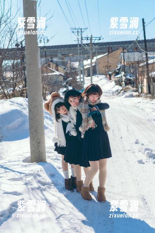 喵写真 喵写真独家图集分享:黑丝校服造型带你领略球场的时尚与灵动
