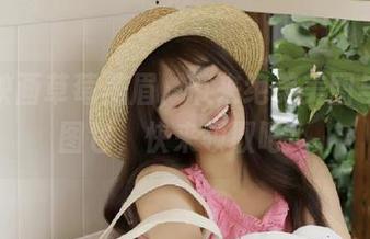 喵糖映画草莓美眉，带来绝美美图与丰富图包，快来领取吧！