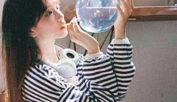嗲囡囡 – 顾欣怡的短裙美图合集：穿越季节的精致与灵动