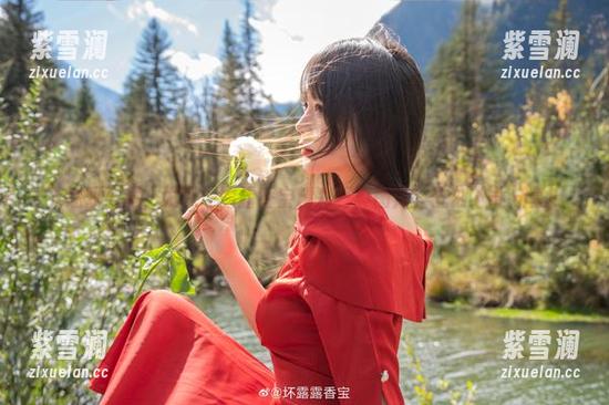 坏露露香宝 入迷双马尾,发现坏露露香宝精彩写真图库,立刻下载分享!