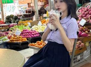 壹吻映画 – 探索彩彩女孩的高清图包，感受独特的个人魅力与艺术氛围的碰撞