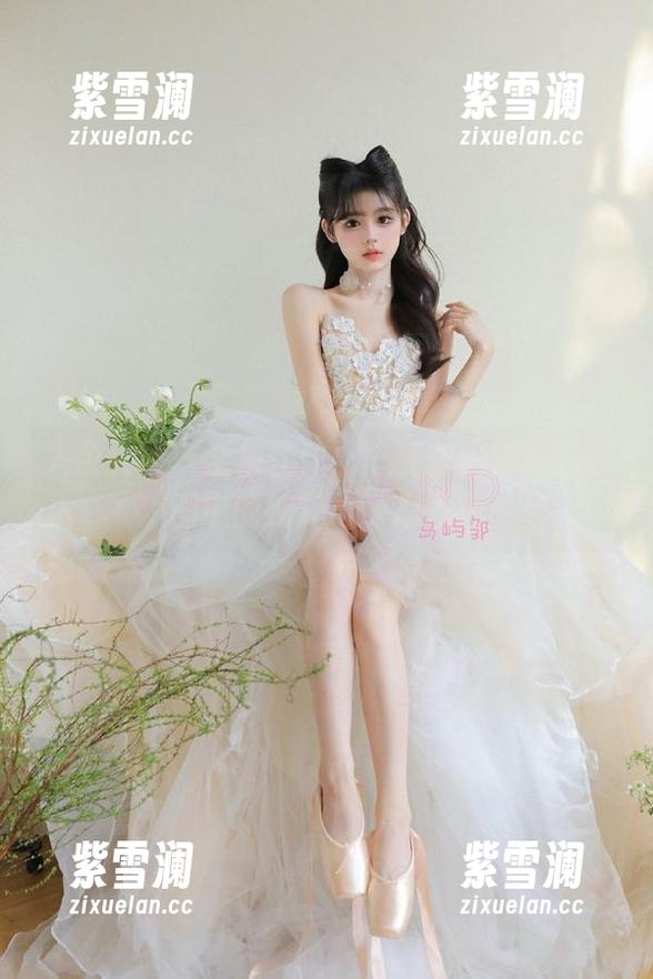 头条女神-杨曼妮 头条女神 - 全集佳作:“杨曼妮修女”原图中的纯粹与深邃探索