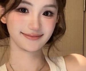 头条女神 – 梁芮溪独特瑜伽魅力：无圣光图包诠释心灵与身体的和谐