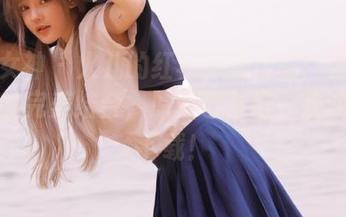 头条女神 – 火儿的红裙写真作品：妩媚与优雅的完美结合，原图已备好，欢迎免费下载！
