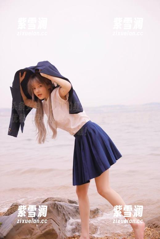 头条女神-火儿 头条女神 - 火儿的红裙写真作品:妩媚与优雅的完美结合,原图已备好,欢迎免费下载!
