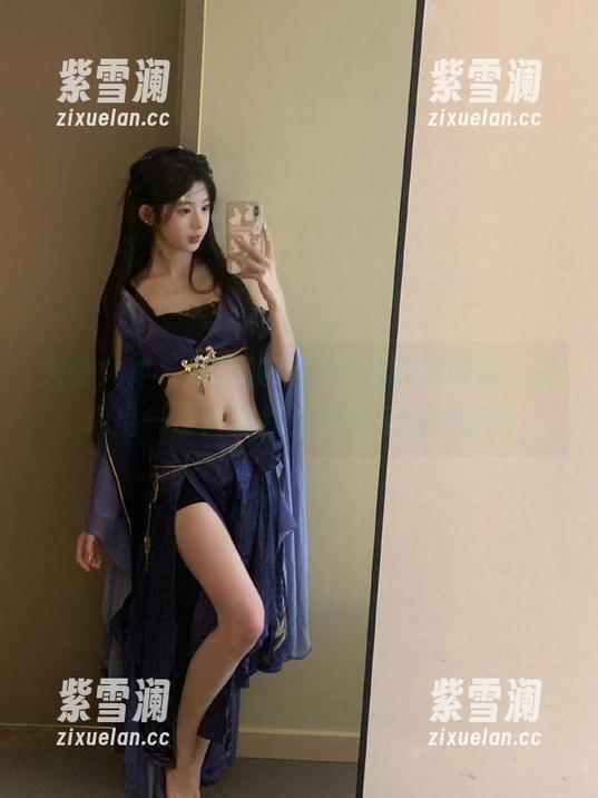 头条女神-申美嫣 头条女神 - 申美嫣与网袜的唯美碰撞,打造出一系列精致的美图与绝妙套图