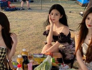 头条女神 – 美纳子居家写真最新合集：打造完美舒适的家居氛围