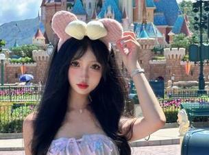 头条女神 – 私拍欣赏：艾小青浴室写真资源，展现她的个性化风格