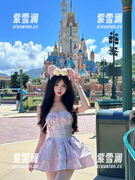 头条女神-艾小青 头条女神 - 私拍欣赏:艾小青浴室写真资源,展现她的个性化风格