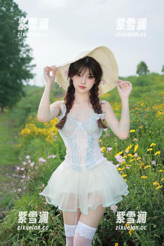 奶雯 微密圈 - 奶雯穿上秘书制服,呈现无圣光的美图艺术,揭开时尚新篇章!