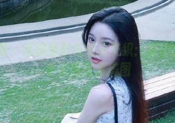 微密圈 – 高挑身影与光影交织：好H好女杀手走廊高清美图
