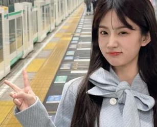与姜仁卿(강인경)一起探索新款迷你，COS美图的精致魅力