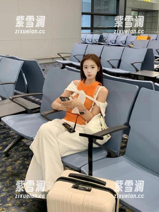 深入无圣光的世界：姜仁卿(강인경)的《埃罗芒阿老师》作品探秘