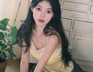 微密圈 – 写真集中的婉柔yyyy：穿白衬衫的瞬间让我想笑又想哭