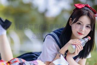 学妹加速跑 – 敏儿粉色写真作品集更新：在风格与自我评讽间游走的甜蜜尝试。