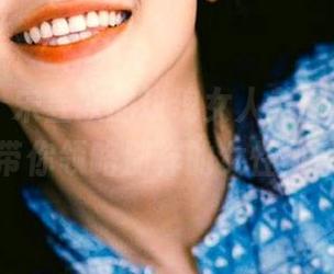 微密圈 – 宋昱欣的玫瑰女人美图，免费下载带你领略别样的女性风采！