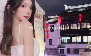 在天台，跟随小小奶瓶儿的镜头，探索她丰富多彩的作品集及珍贵资源，感受生活的真实之美。