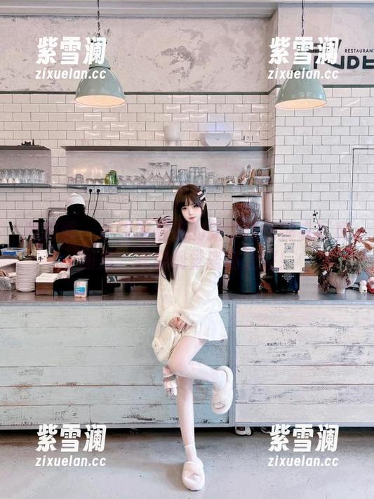 小玉吃果冻 微密圈 - 小玉吃果冻的新作红色睡衣写真图集,开启视觉盛宴之旅!