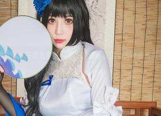 观看小酥酱在教室中的写真，留住青春的动人故事与笑声！