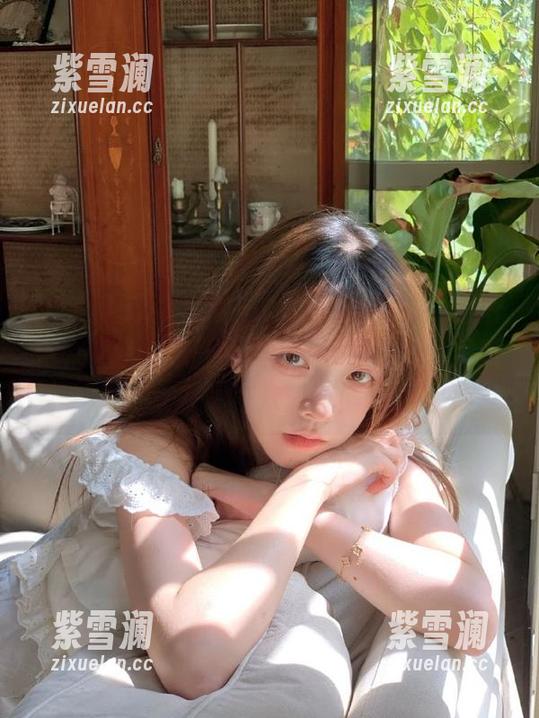 尤果网 - 用幽默方式揭秘Sara的‘自拍’，这绝对是一场属于‘私拍’与‘写真’的狂欢派对！
