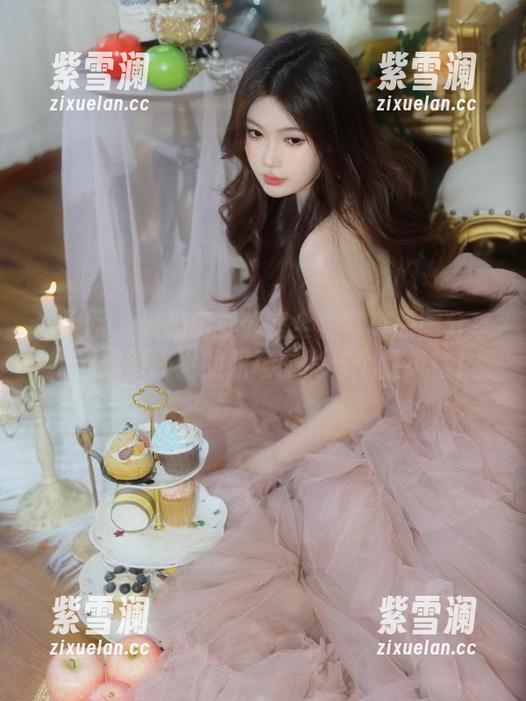尤果网-景思晴 尤果网 - 景思晴办公室全套写真原图分享,带你领略她的职场时尚与个性风格!