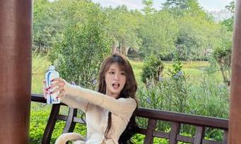 尤果网 – 李焱镂空风格图集：感受独特氛围的写真艺术合集