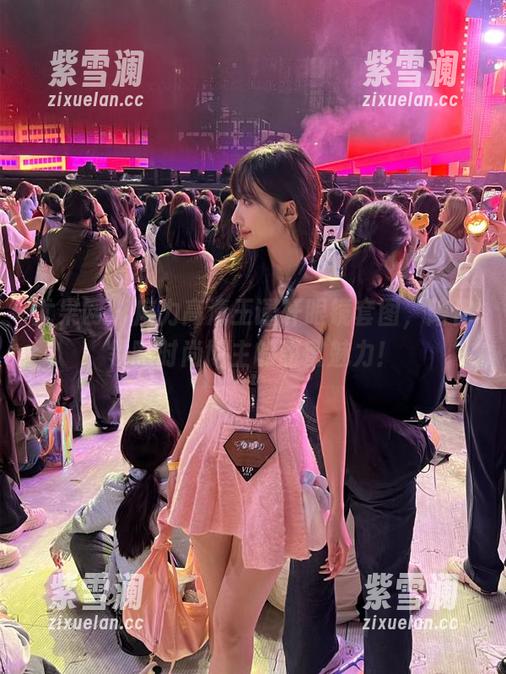 尤果网-王谨轩 尤果网 - 魔力高清王谨轩眼镜套图,陪你领略时尚博主的甜蜜魅力!