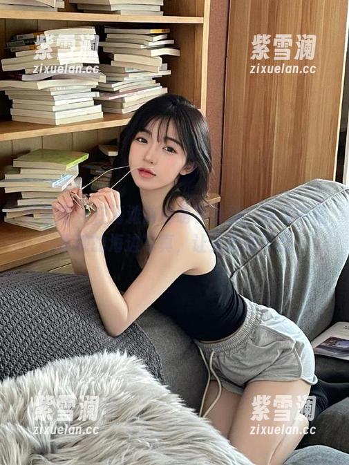 尤果网-萌神妹妹 尤果网 - 在海滩陪伴萌神妹妹,网盘中藏着她的海边写真,让人心动不已
