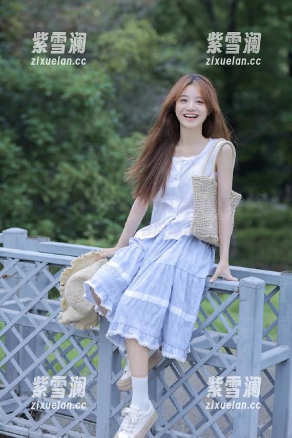 尤果网 - 蜜儿的校园写真集全新更新：每一张都是青春的动人篇章