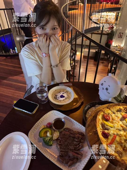 尤果网-谭晓彤 尤果网 - 谭晓彤美足精选图片,捕捉她每一个令人心动的瞬间