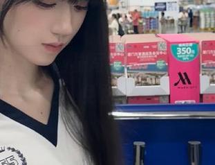 尤物馆 – 高清网袜写真，FoxYini孟狐狸展现诱惑风姿，免费下载，尽在此处！