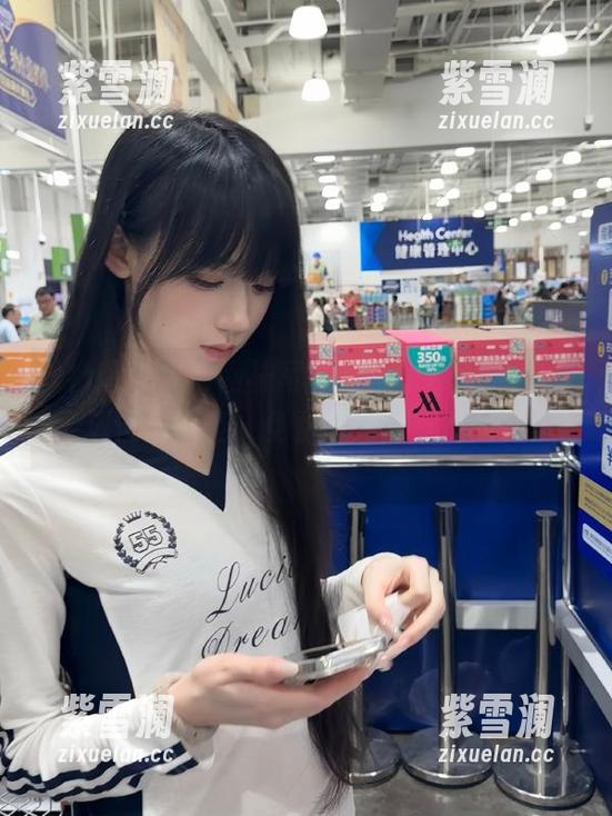 尤物馆 - 高清网袜写真，FoxYini孟狐狸展现诱惑风姿，免费下载，尽在此处！