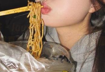 尤蜜荟 – laura阿姣璀璨瞬间：迷人内衣写真合集，让你感受绝美风情